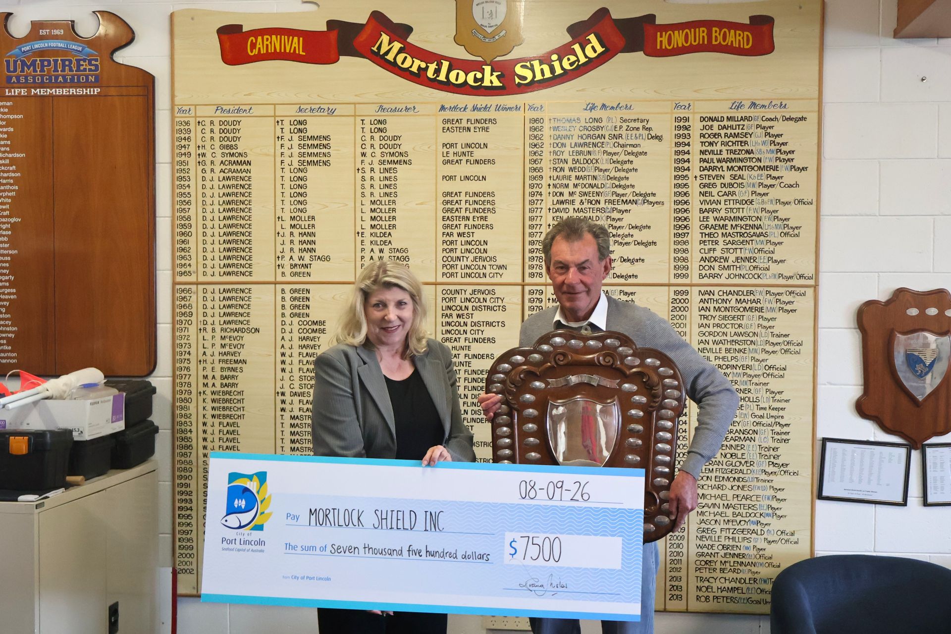 Picture: Mayor Diana presenting a grant cheque to Mortlock Shield Executive Committee Chairperson, Greg Fitzgerald